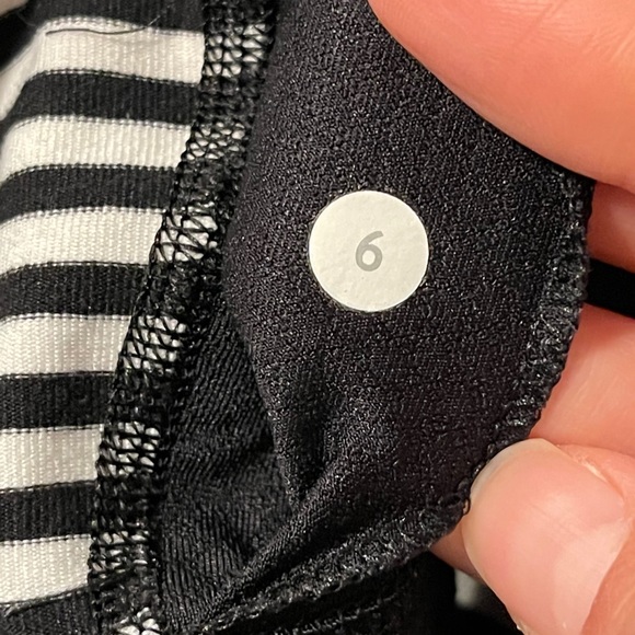 SOLD Lululemon No limits Tank size 6 - Picture 4 of 9